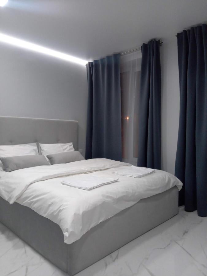 Pure Apartments Vip 4 Leópolis Exterior foto